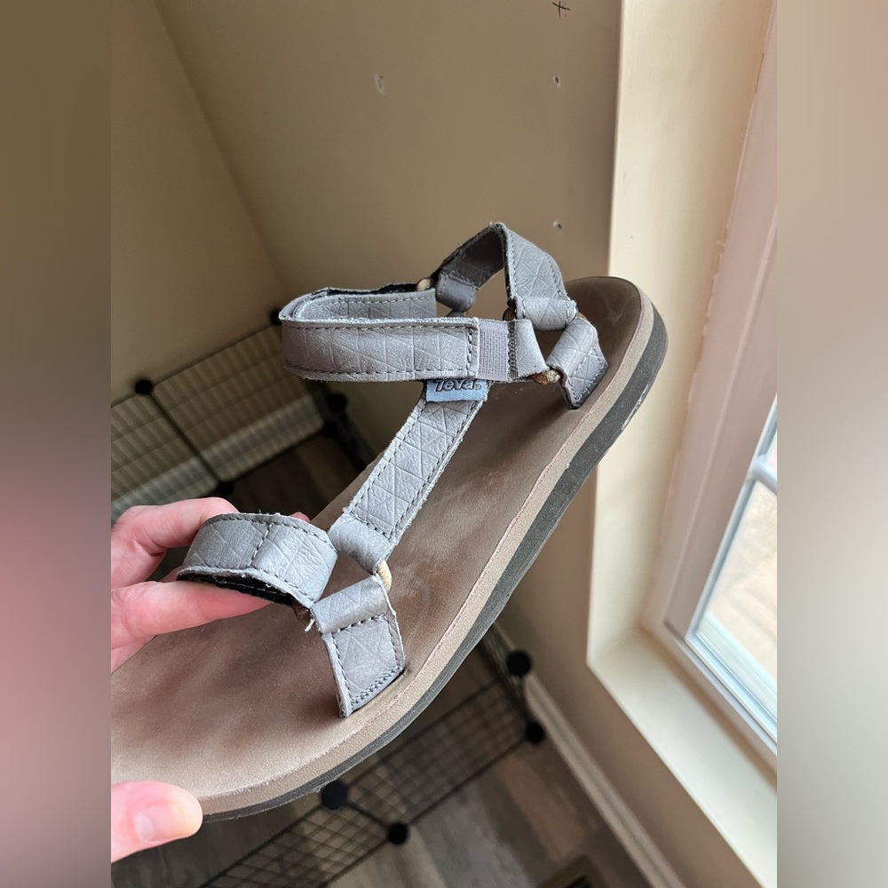 TEVA Gray leather texture Sandals